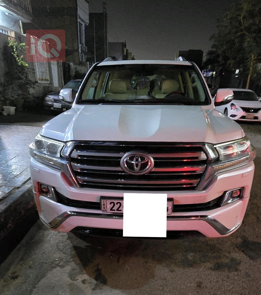 تۆیۆتا لاند کروزەر